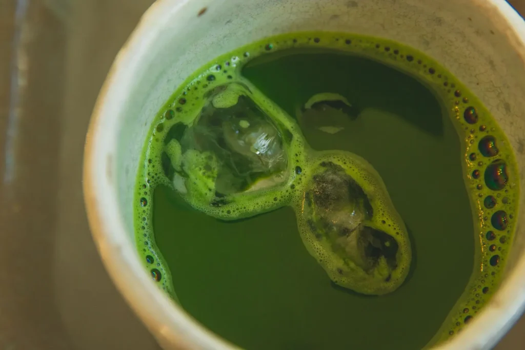 Matcha tonic – orzeźwiający i zdrowy napój na lato
