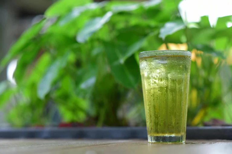 matcha w szklance